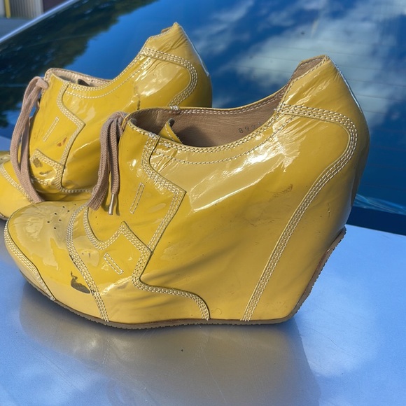 Vintage Dries Van Noreen unique yellow paten leather platform shoes size 8 - Picture 3 of 15